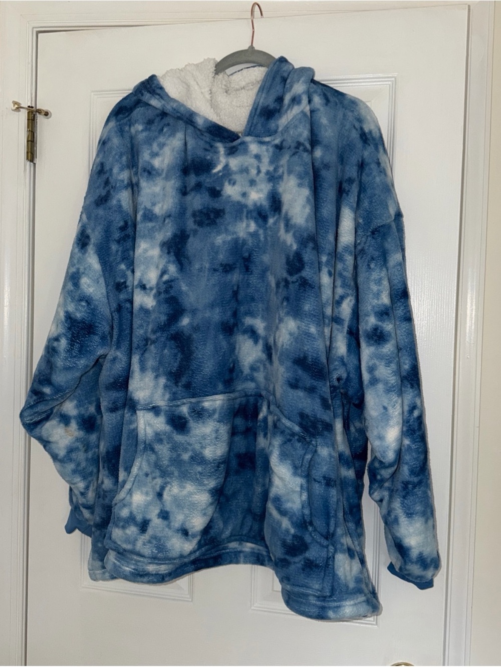 Huggle Comfy  Tie-Dye Sherpa Hoodie one Size #tvwatching #snowdays #workfromhome